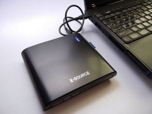 External hard drive connected to the laptop Внешний жесткий диск подключённый к ноутбуку