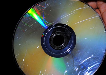 Scratched CD Example Пример поцарапанного компакт-диск